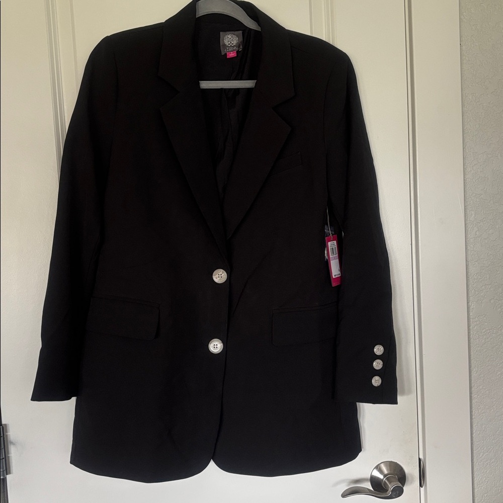 NWT Women’s Vince Camuto Blazer.  Size 6. Black